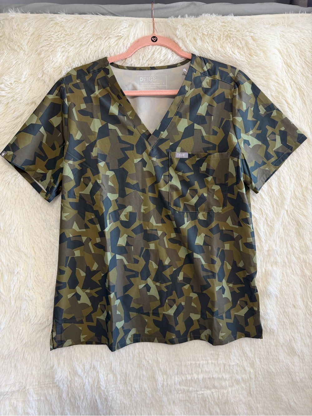 Figs Womens Camo Catarina FREEx One-Pocket Scrub Top Size L Green Healthcare NWT